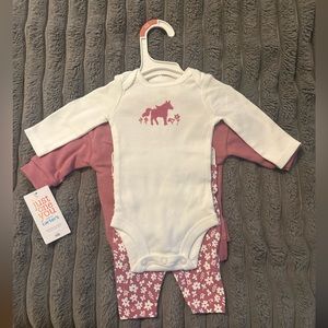 Carter’s 3 piece newborn set